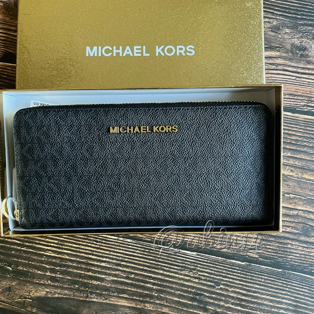 NWT Michael Kors Black  Zip Around Wallet Wristlet in a Gift Box